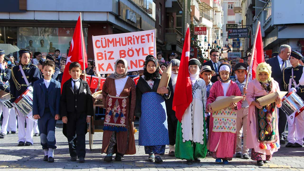 Uşak'ta 29 Ekim Cumhuriyet Bayramı Coşkusu