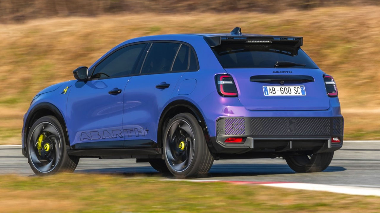 Fiat'tan 280 beygirlik elektrikli canavarı Fiat Abarth 600e tanıtıldı