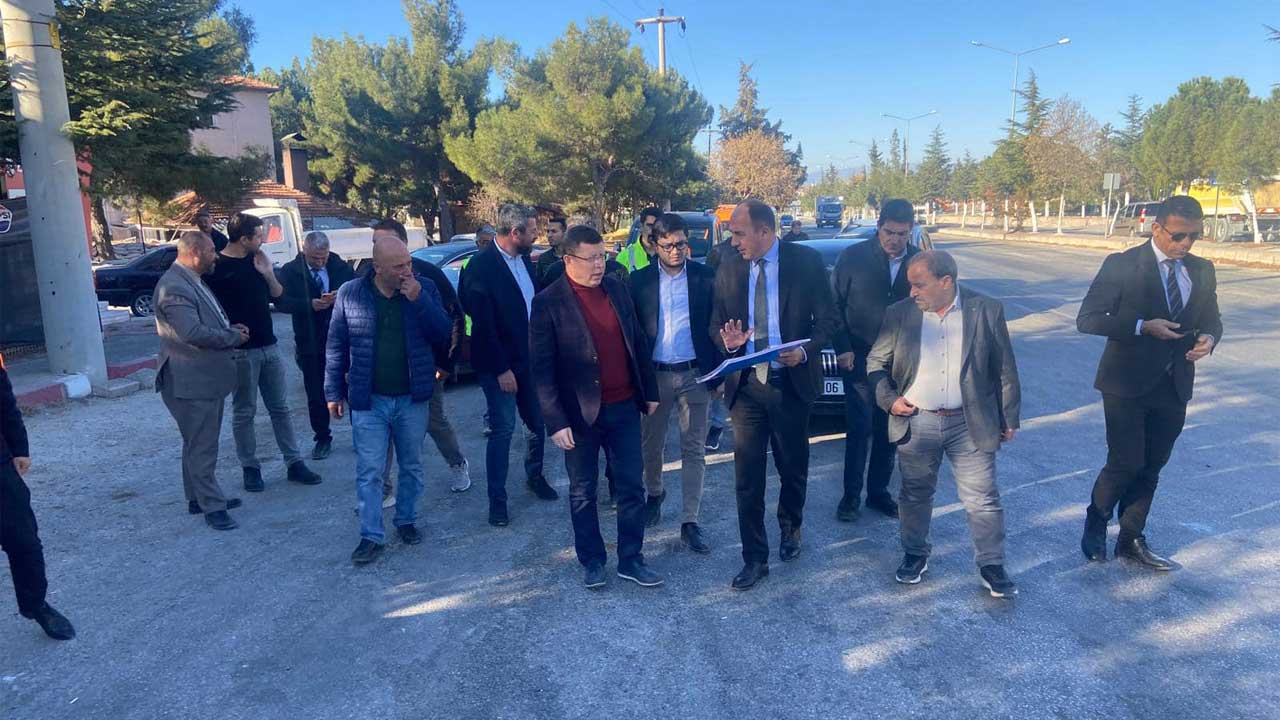 AK Parti Uşak Milletvekili Fahrettin Tuğrul, Sivaslı yol çalışmalarını yerinde inceledi