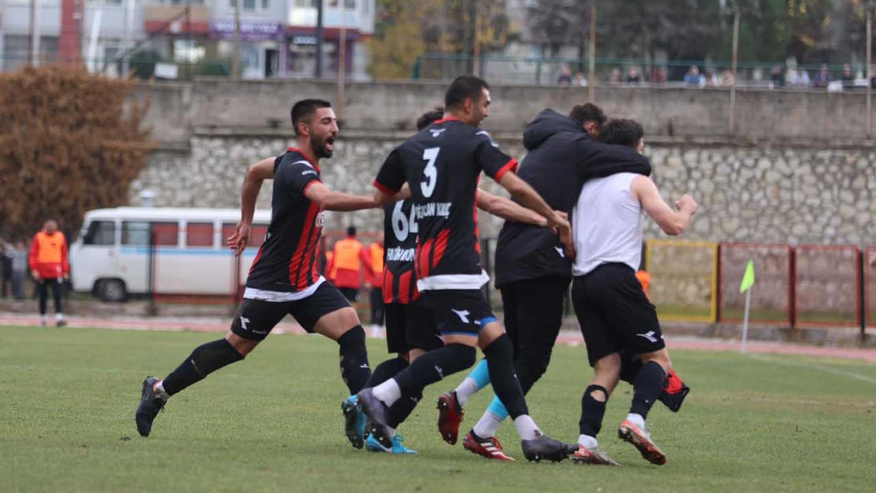 Uşakspor, Silivrispor'u eze eze liderliğe oturdu