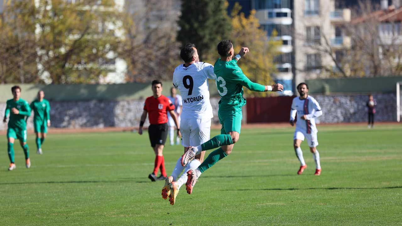 Uşakspor liderlik yarışında darbe aldı