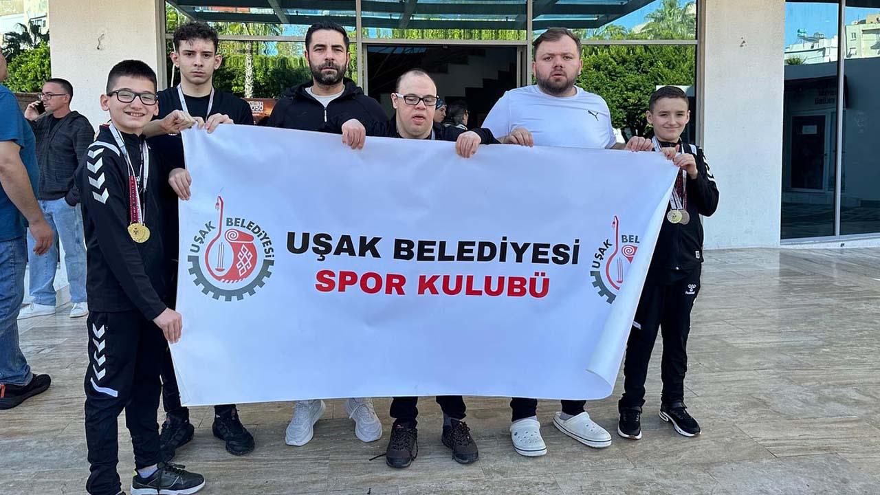 Uşak Belediyesi’nin özel sporcularından madalya yağmuru