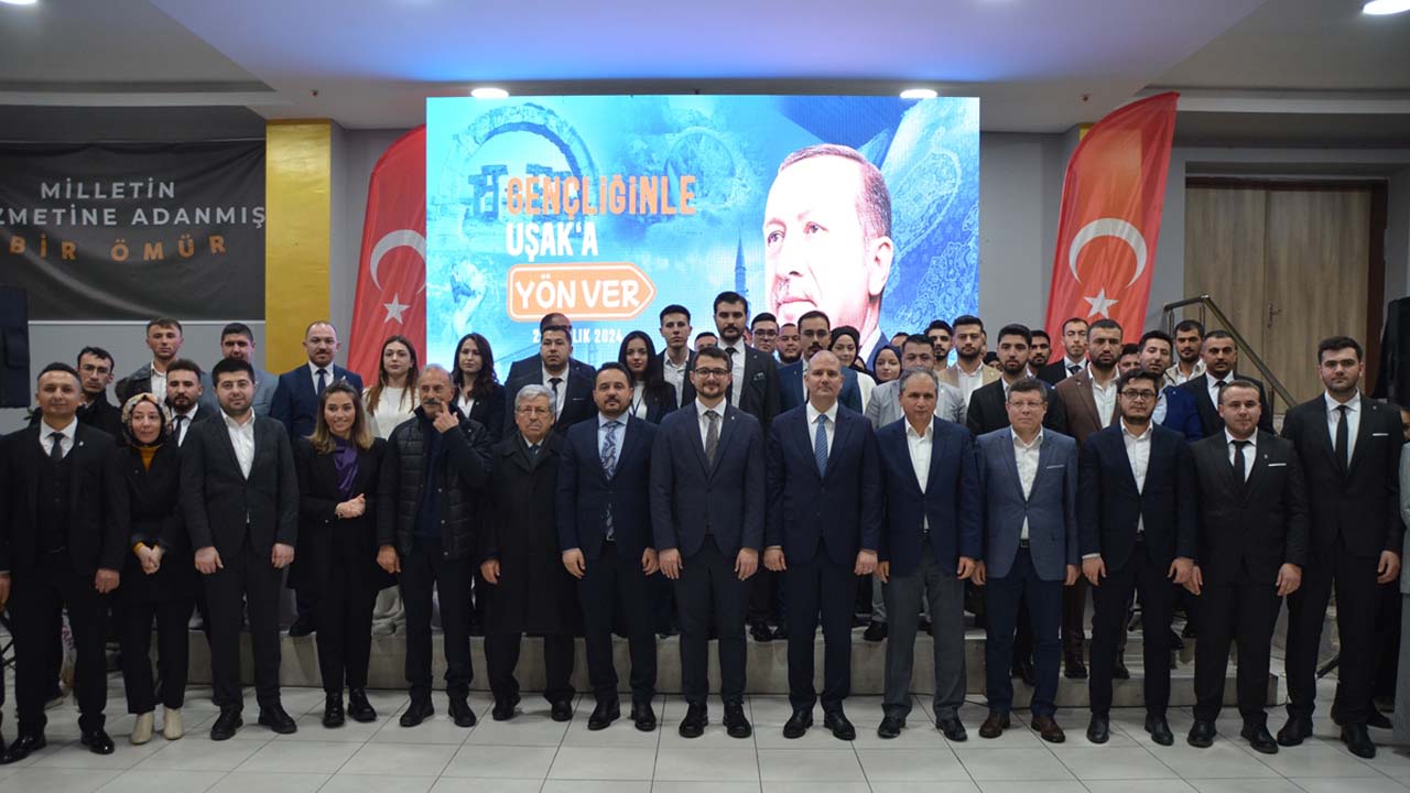 AK Parti Uşak İl Gençlik Kolları Başkanlığına yeniden İsmet Özkan seçildi