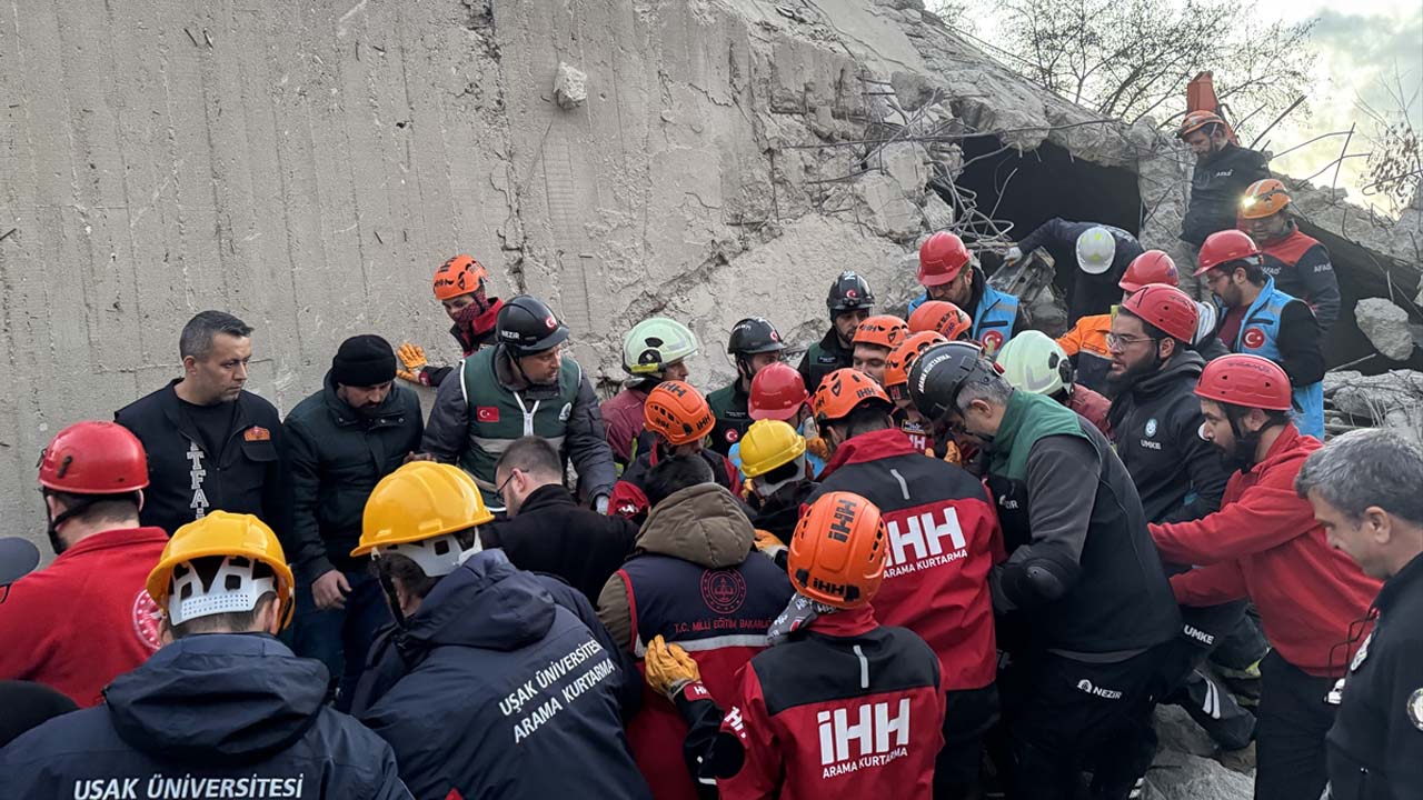 Uşak'ta iş makinesi operatörü Bekir Tut hayatını kaybetti