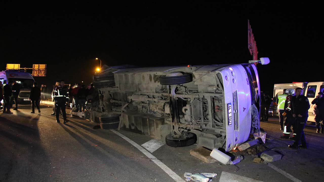 Uşak'ta Gediz Kavşağı'nda can pazarı! 28 kişi yaralandı