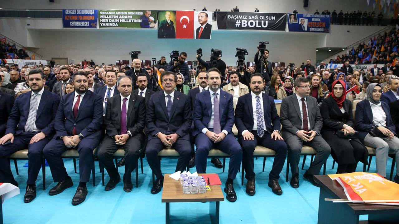 Himmet Yaşar, yeniden AK Parti Uşak İl Başkanlığına seçildi