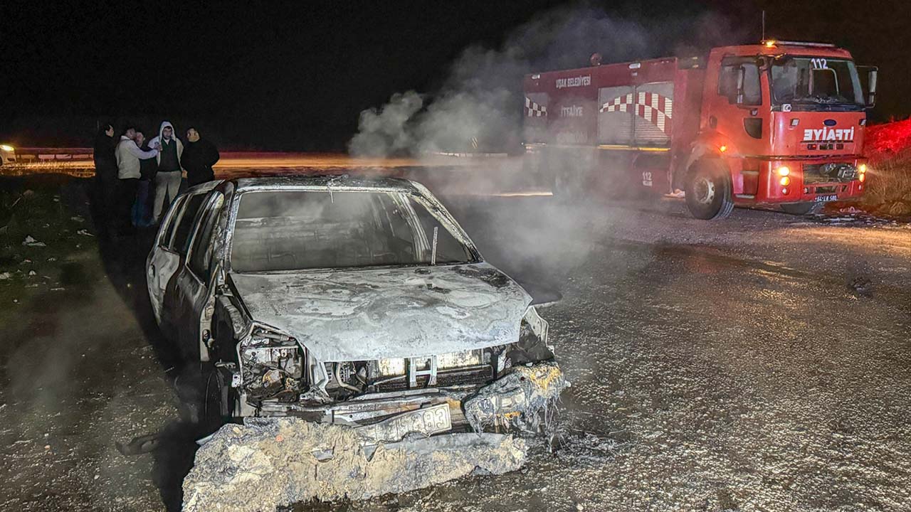 Uşak'ta yanan otomobilden ceset çıktı