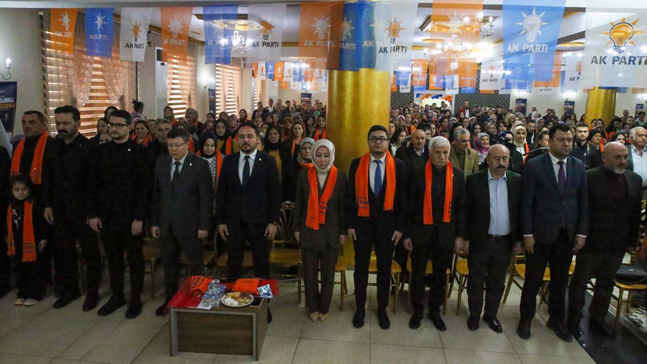 AK Parti Uşak İl Kadın Kolları Başkanı Hilal Sabancı güven tazeledi