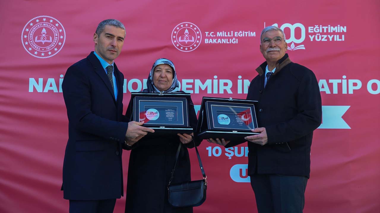 Uşak'ta 12 derslikli Naime-Nori Demir İmam Hatip Ortaokulu açıldı