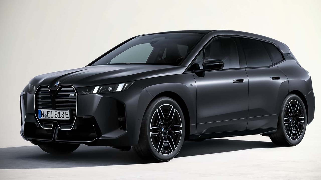 BMW iX artık daha iddialı makyajlı versiyonuyla göz kamaştırıyor