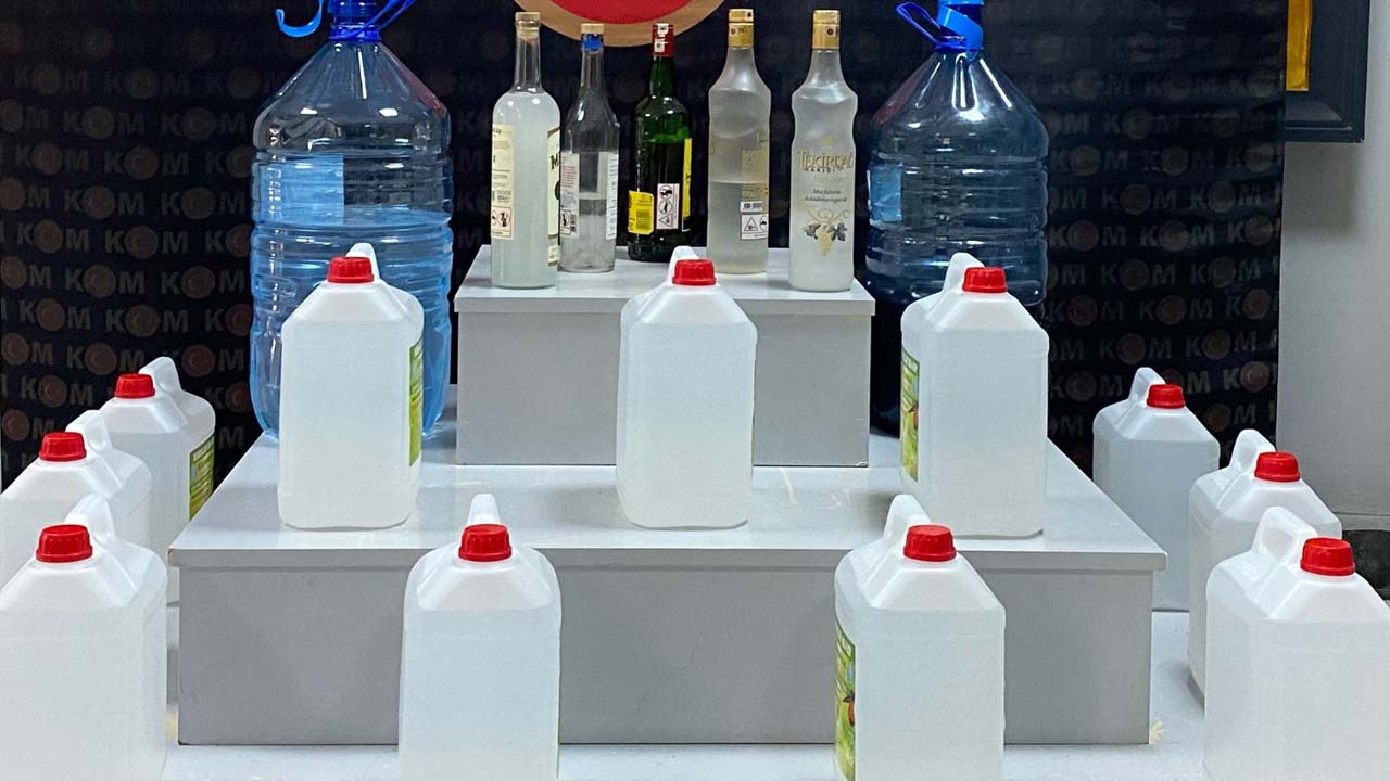 Uşak'ta kaçak alkol operasyonu, litrelerce kaçak içki ele geçirildi