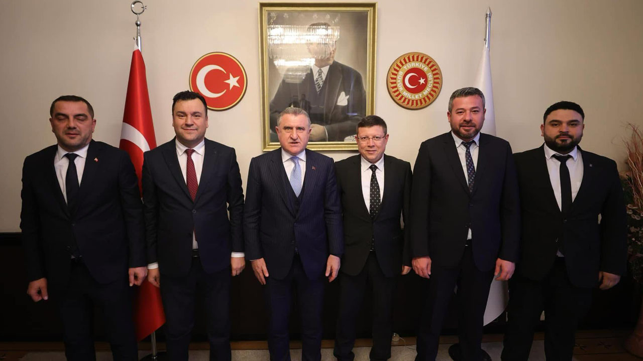 Uşak’a yeni spor yatırımları: Sivaslı ve Ulubey’e büyük destek