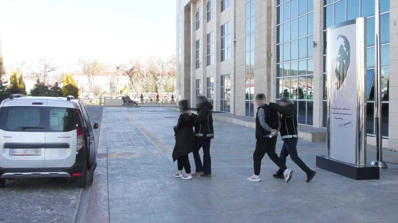 Uşak’taki uyuşturucu operasyonunda iki şüpheli tutuklandı