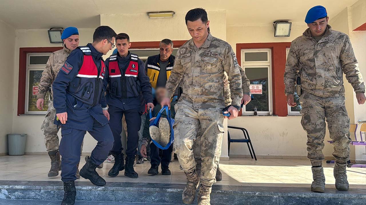 Uşak'ta 2 komşusunu öldüren 89 yaşındaki adam ifade verirken fenalaştı