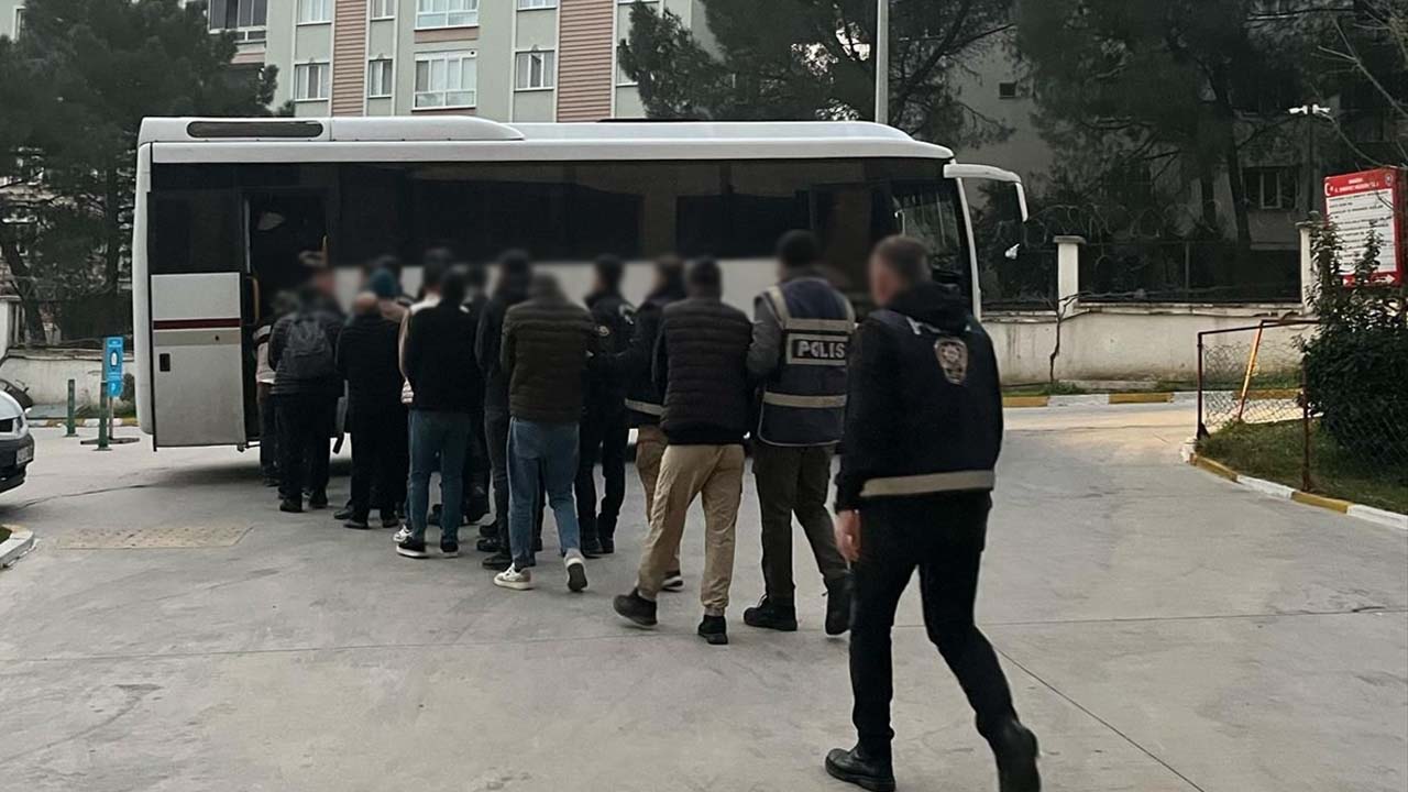 Uşak ve 7 ilde eş zamanlı operasyon: Dolandırıcılık çetesine büyük darbe