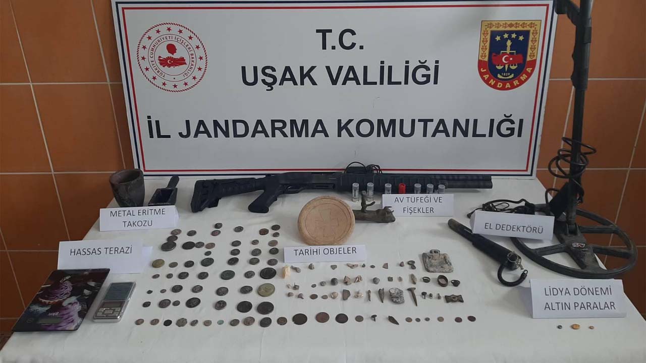 Uşak’ta tarihi eserleri satmaya çalışan şahıs jandarmanın operasyonuyla yakalandı