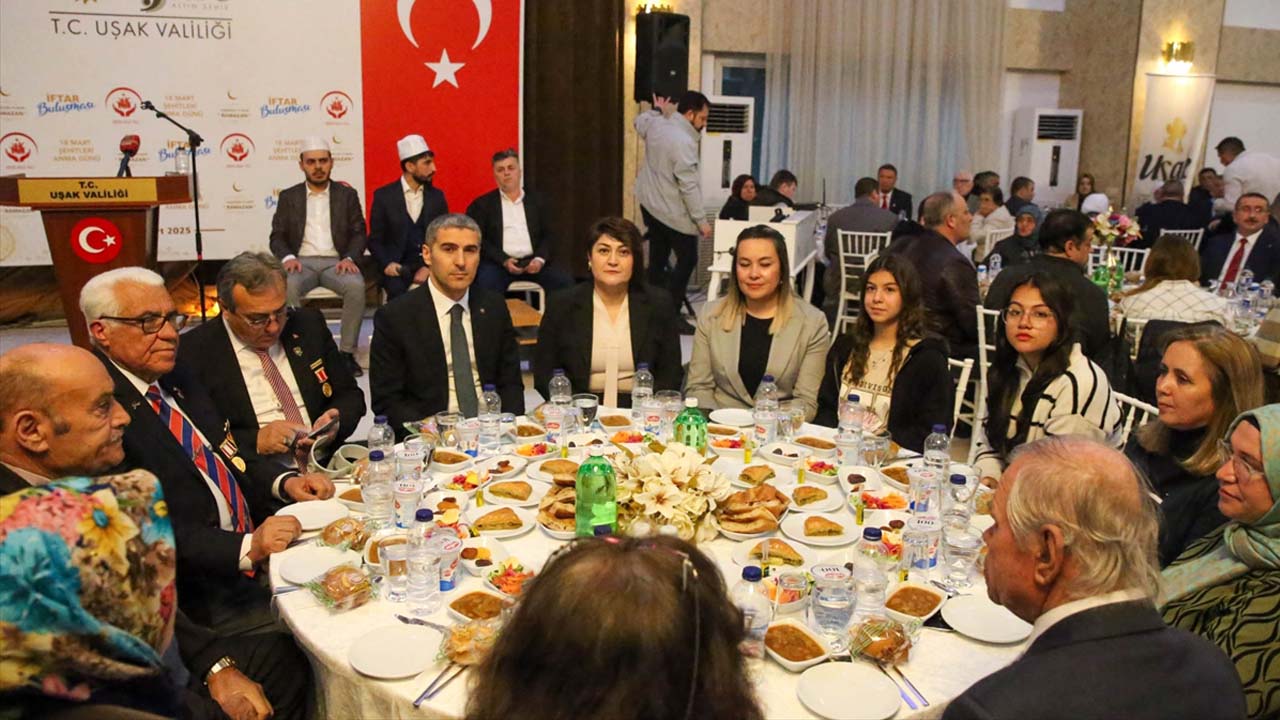 Uşak'ta şehit yakınları ve gaziler iftarda buluştu