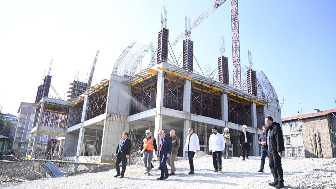Uşak Üniversitesi Diş Hekimliği Uygulama ve Araştırma Hastanesi inşaatı hızla yükseliyor