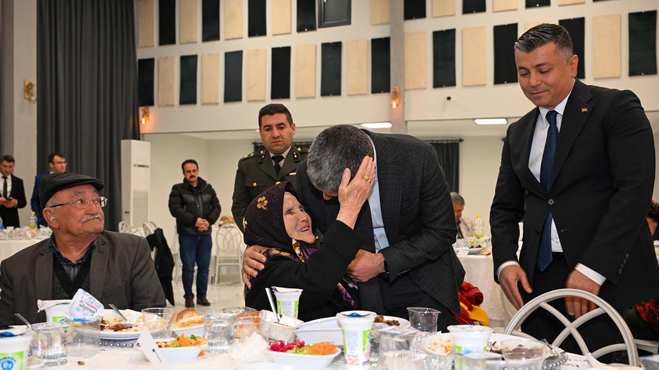 Uşak Valisi Banaz'da şehit yakınları ve gazilerle iftarda buluştu