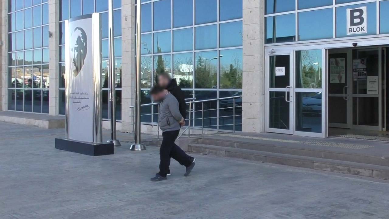 Sokaklara dağıtılmadan yakalandı! Uşak’ta 8.375 sentetik hap ele geçirildi