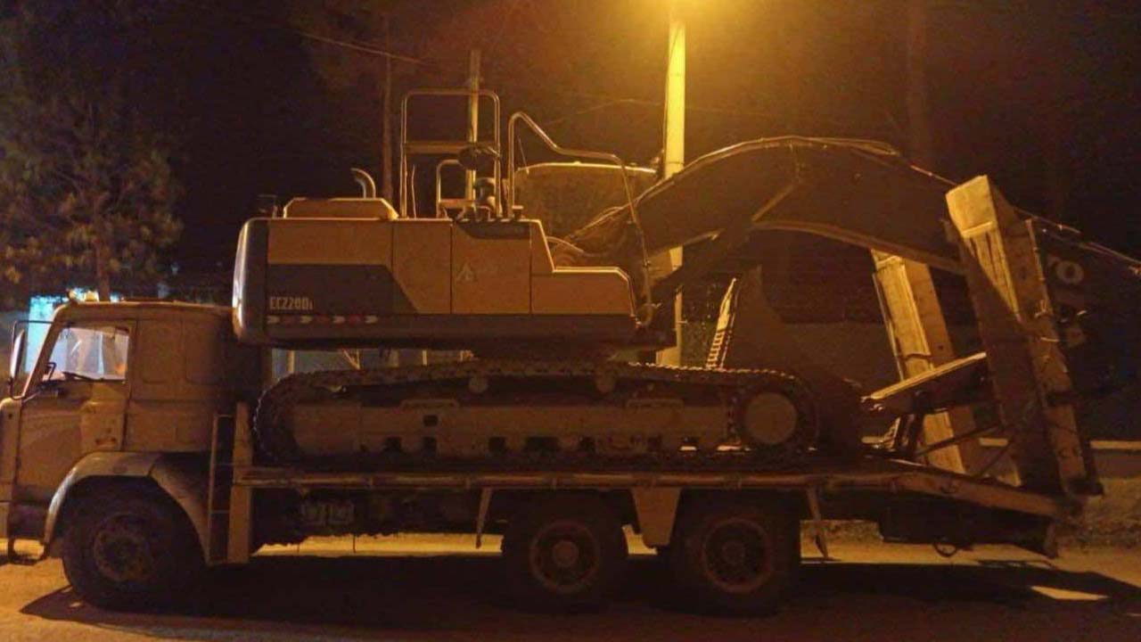 Uşak'ta iş makinesiyle kaçak kazı yapan 6 şüpheli yakalandı