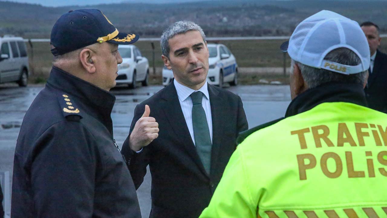 Uşak Valisi Naci Aktaş: D-300 kara yolu ağır tonajlı araçlara kapatıldı