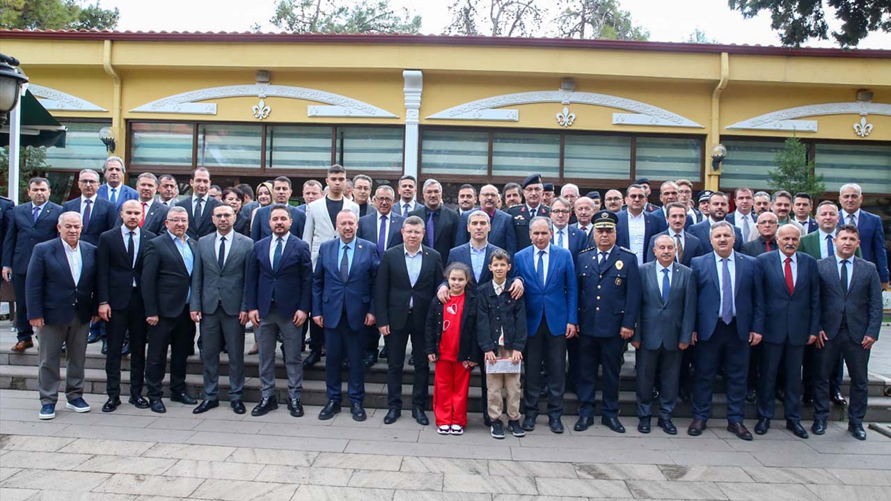 Uşak'ta protokol üyeleri bayramlaştı