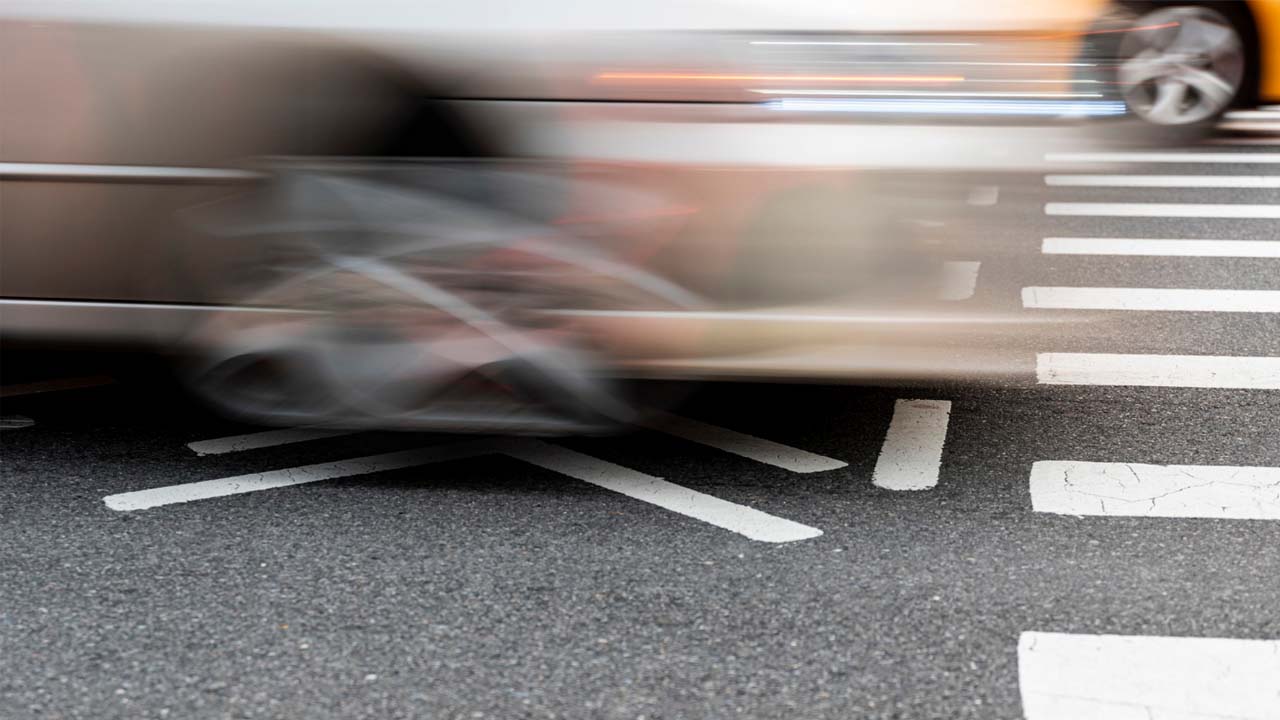 Otogar Kavşağı yakınlarında otomobilin çarptığı yaya ağır yaralandı