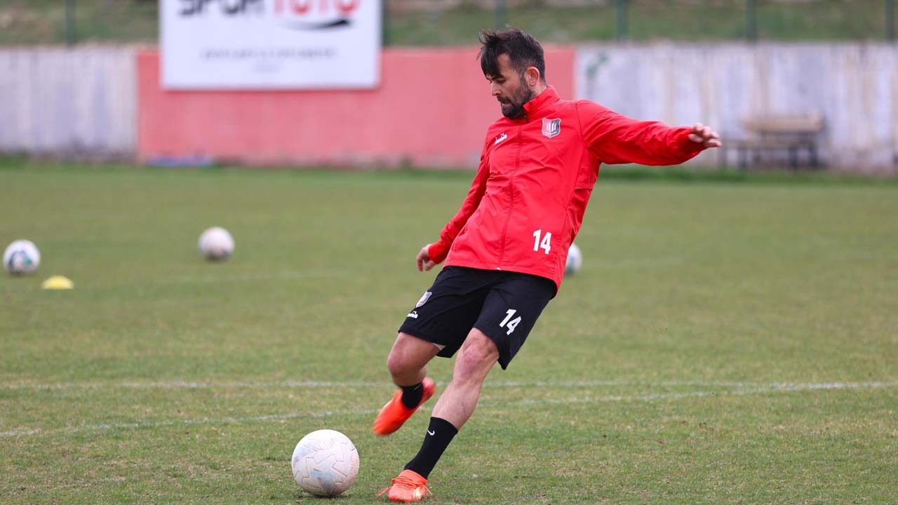 Uşakspor lider Muğlaspor ile karşı karşıya geliyor