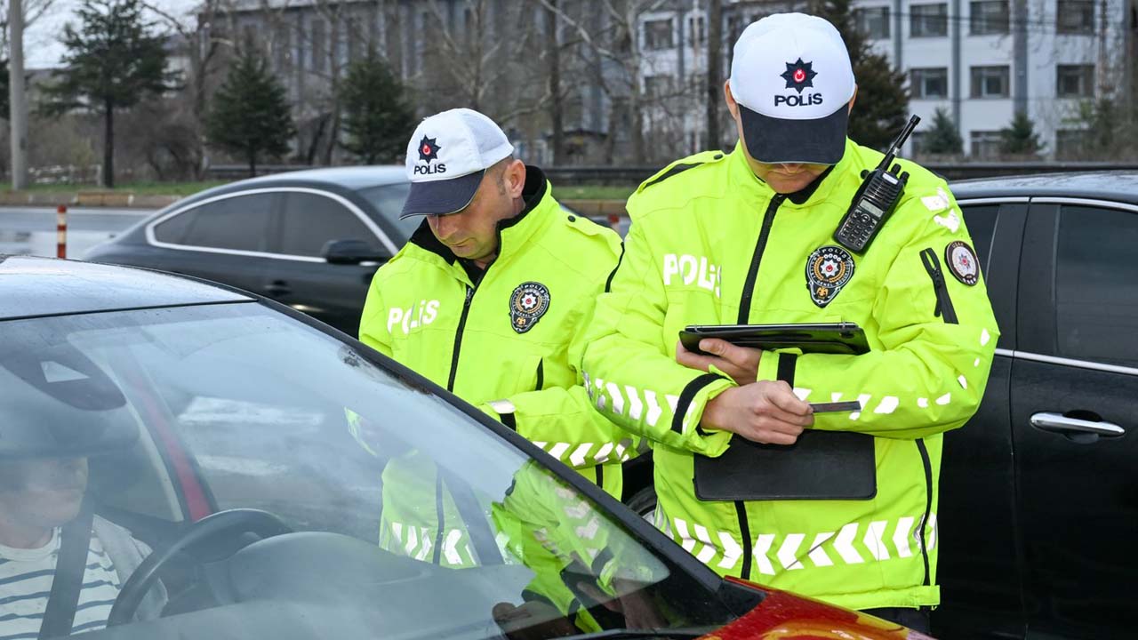 Radar cezası ne zaman sisteme düşer, trafik cezası en hızlı nasıl sorgulanır?