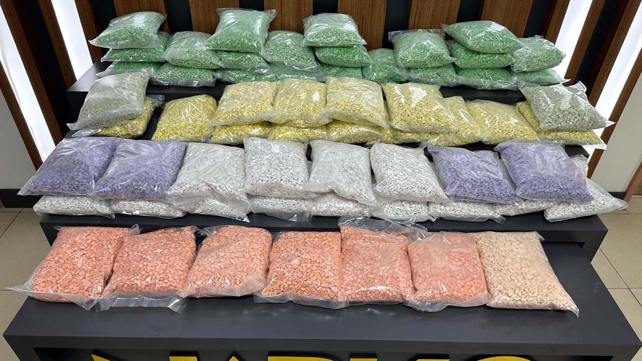 Uşak'ta 300 bin uyuşturucu hap ele geçirildi