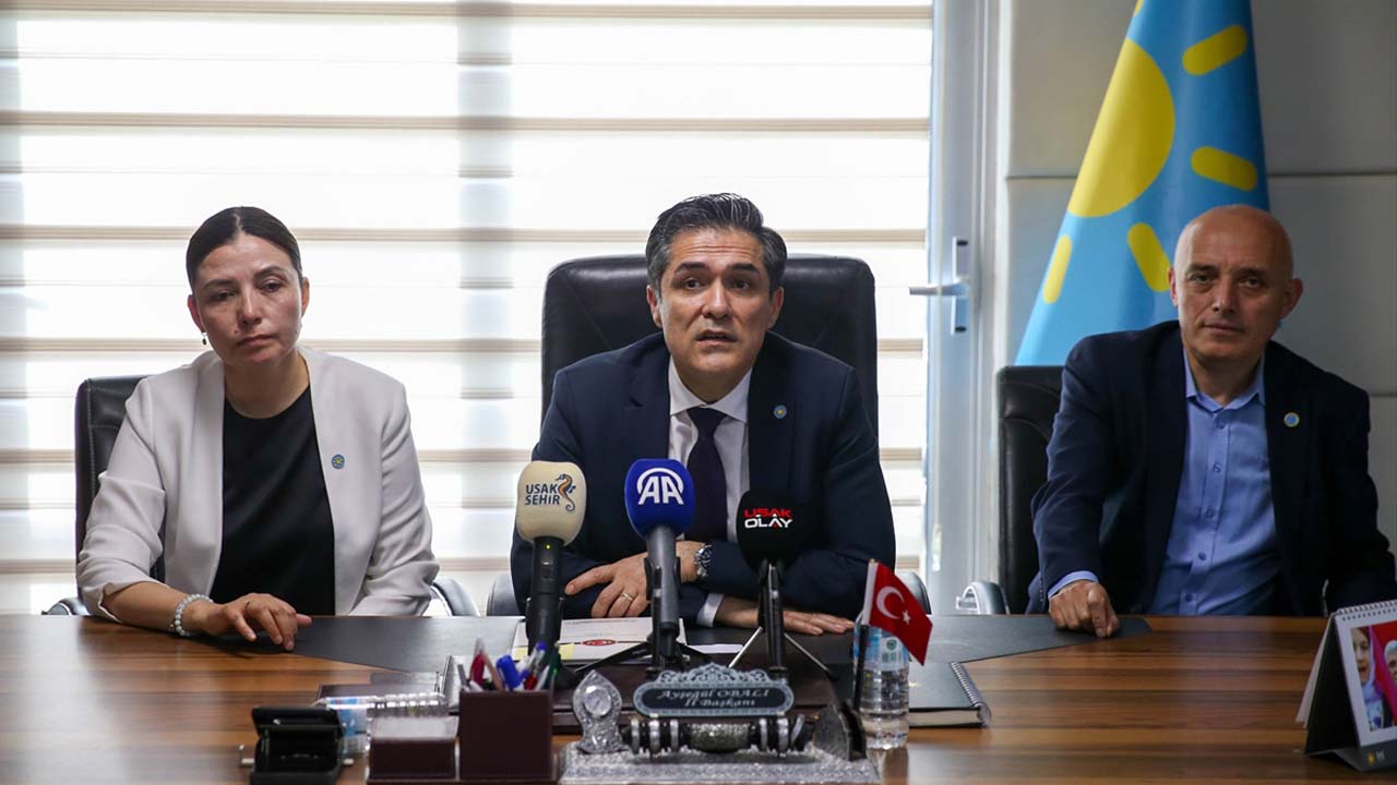 Buğra Kavuncu Partisinin Uşak İl Başkanlığını ziyaret etti