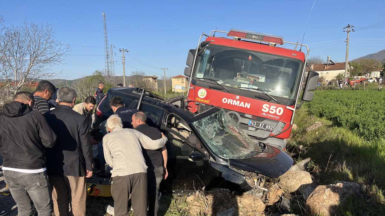 Simav'da yangını ihbarına giden arazöz otomobile çarptı! Sürücü öldü, eşi yaralandı