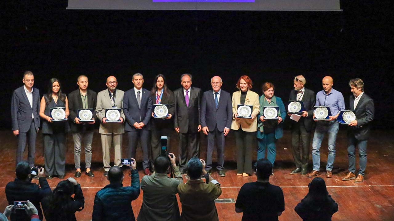 Uşak Üniversitesi'nde Dijital Çağda Trend ve Teknoloji Odaklı Uluslararası Tasarım Konferansı