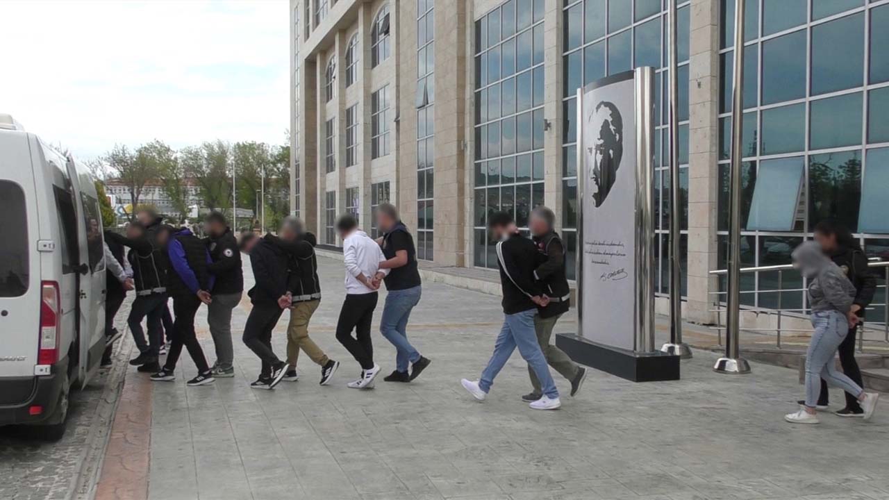 Uşak'ta 11 uyuşturucu satıcısı tutuklandı