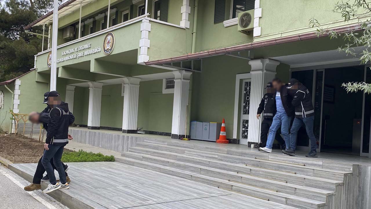 Uşak'ta KKTC için sahte belge düzenleyen 2 şüpheli tutuklandı