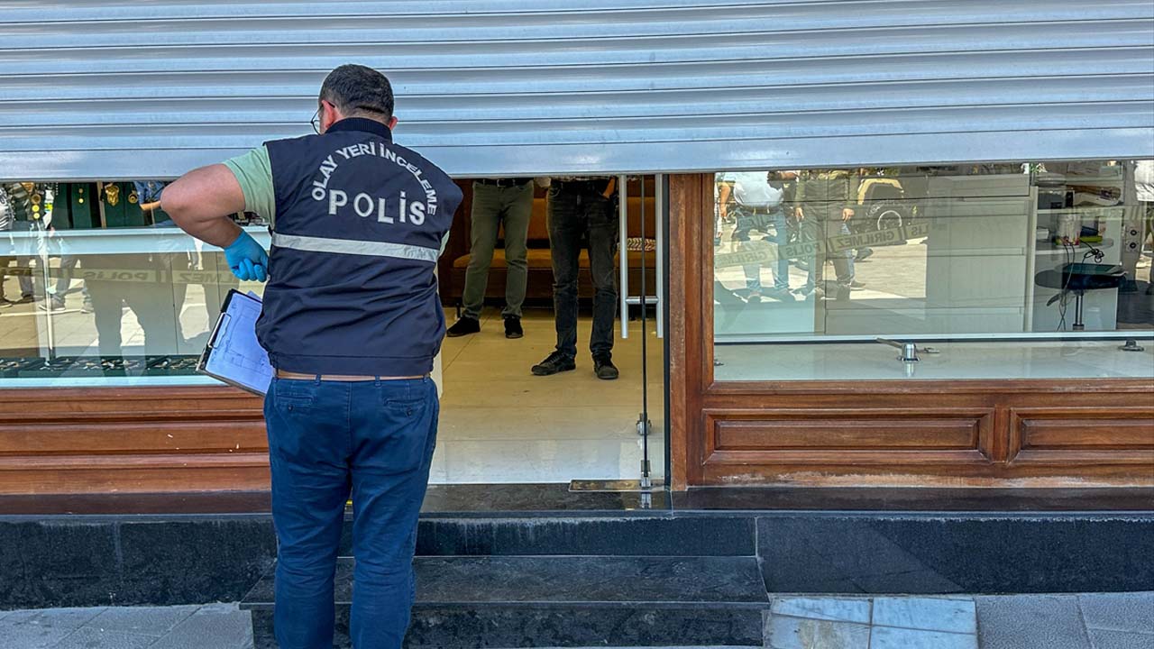 Uşak'ta kuyumcuya düzenlenen silahlı saldırıda 2 kişi yaralandı