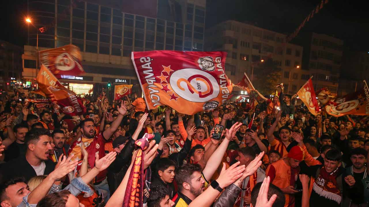Uşak'ta Galatasaray'ın Süper Lig şampiyonluğu kutlandı