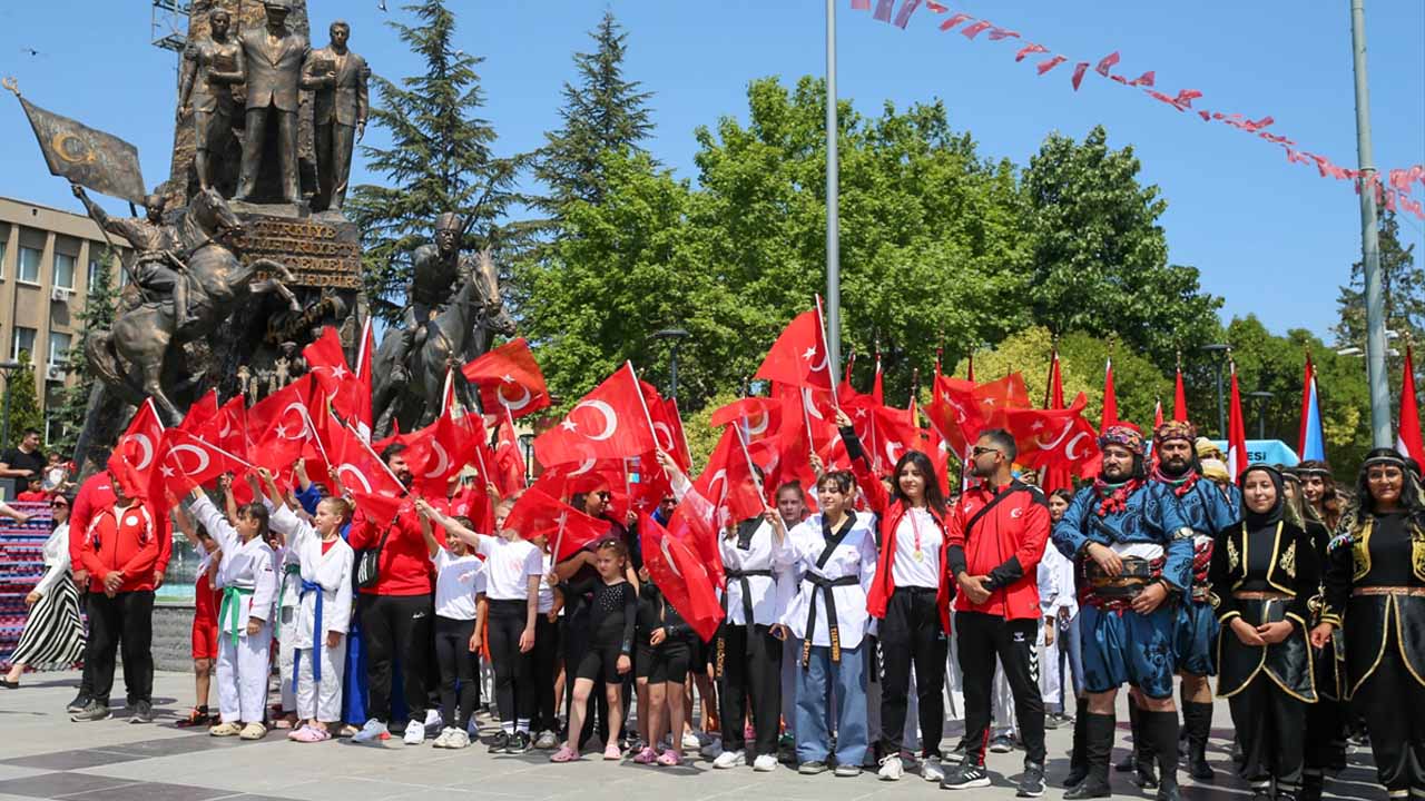 Uşak'ta 19 Mayıs Atatürk'ü Anma, Gençlik ve Spor Bayramı kutlandı