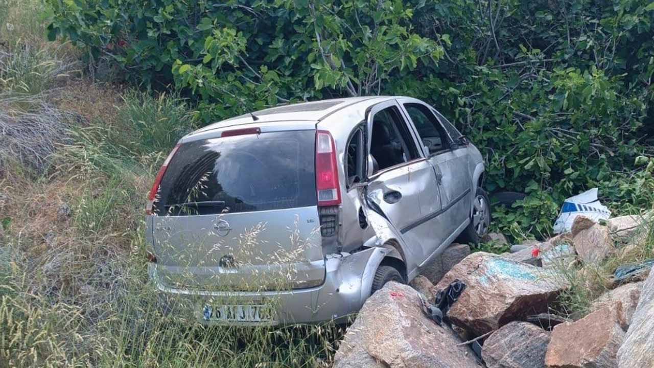 Yenişehir rampalarında otomobil devrildi, 4 yaralı var