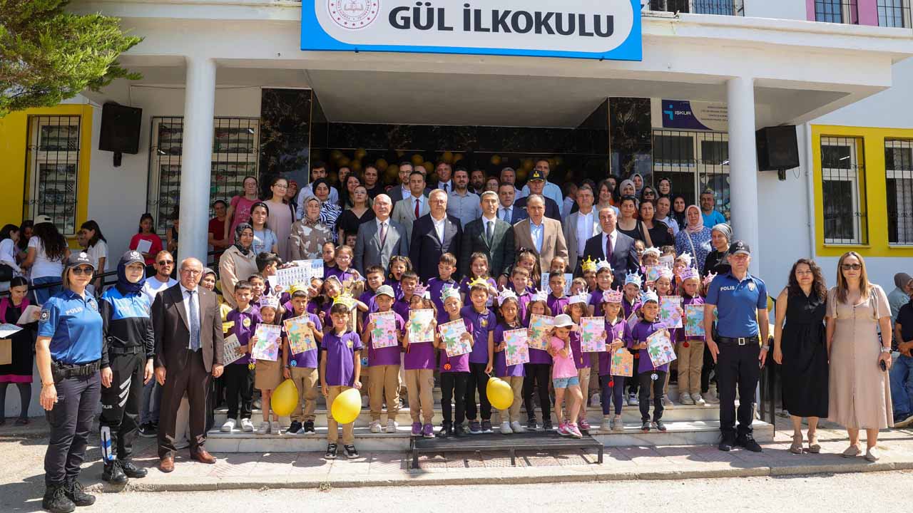 Uşak'ta 65 bin 245 öğrenci karne aldı