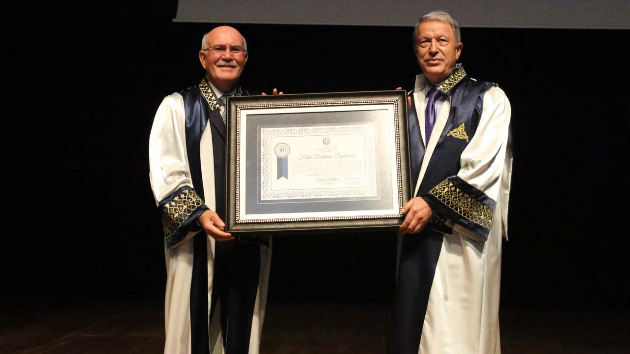 Uşak Üniversitesi'nden Hulusi Akar'a fahri doktora ünvanı