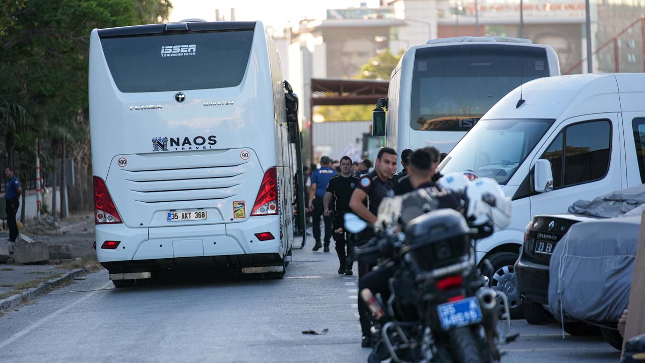 İzmir Büyükşehir Belediyesine yönelik yolsuzluk soruşturmasında 60 tutuklama