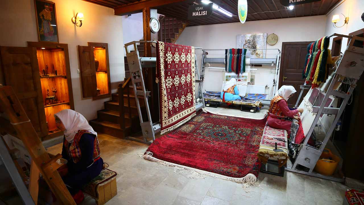 Uşak halısının sırrı motifi ve ilmeğinde saklı