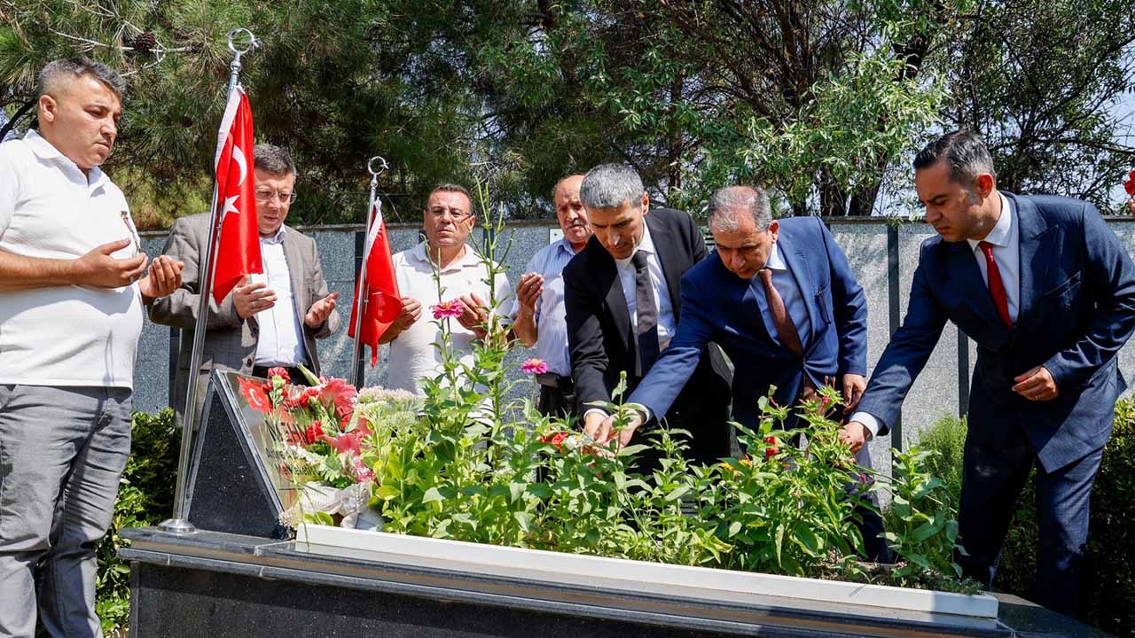 Uşak'ta 15 Temmuz dolayısıyla şehit kabirleri ziyaret edildi