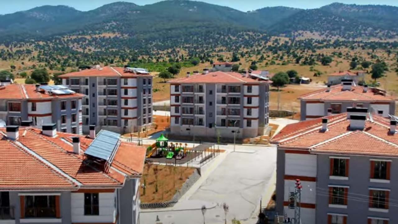 Uşak Sivaslı’da TOKİ 149 konutu teslim ediyor
