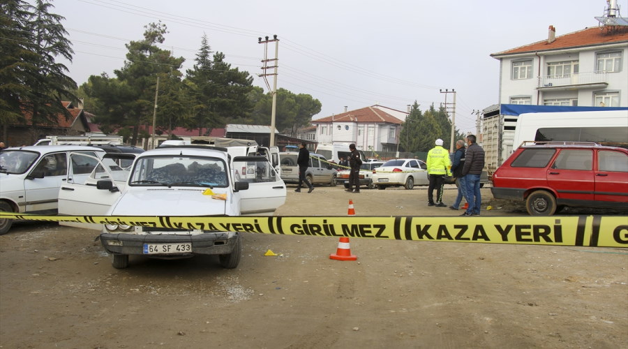 Sivaslı'da silahlı saldırıya uğrayan baba oğul ağır yaralandı