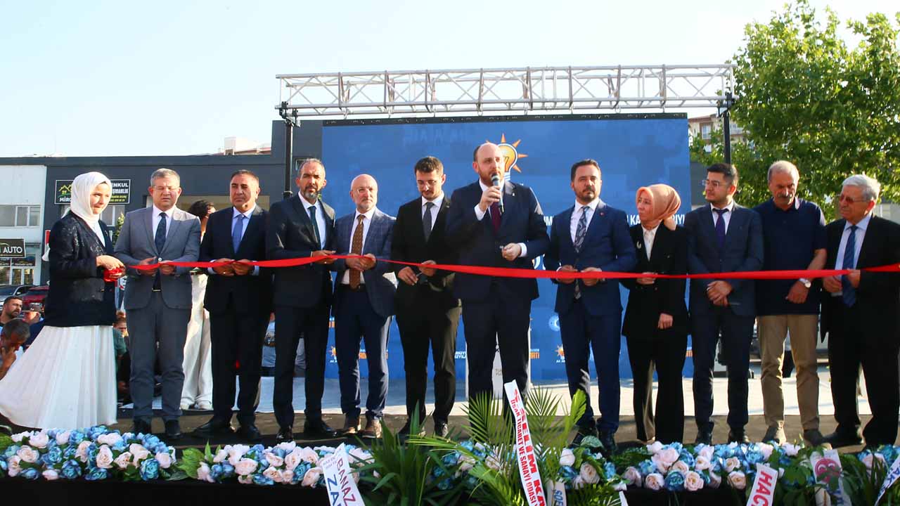 Ahmet Büyükgümüş, AK Parti Uşak İl Başkanlığı binasının açılışına katıldı