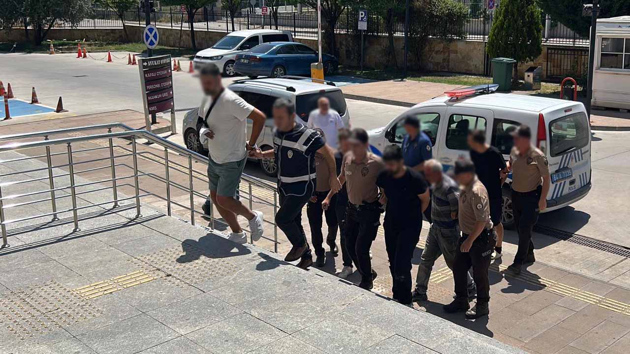 Uşak'ta toprak altında kalan 2 kişinin ölümüyle ilgili 2 şüpheli tutuklandı