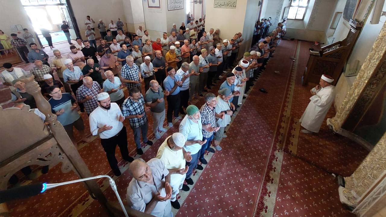Uşak’ta yağmur duası için bir araya geldiler